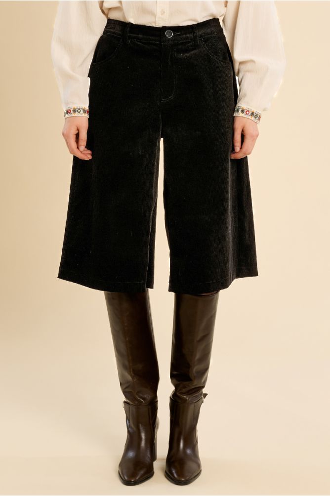 Flared Bermuda shorts