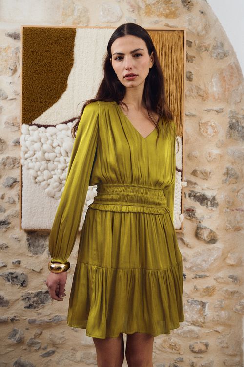 Robe courte satinée