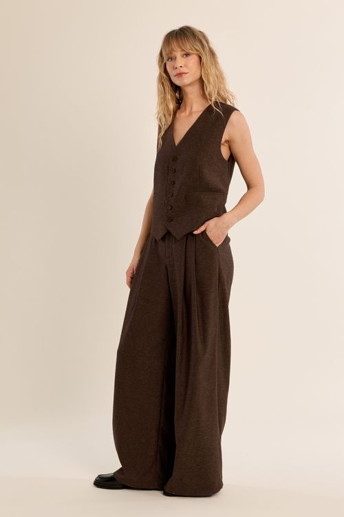 Sleeveless blazer with buttons