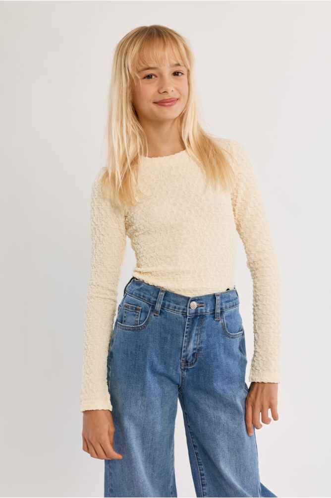 Long-sleeved top with gathers