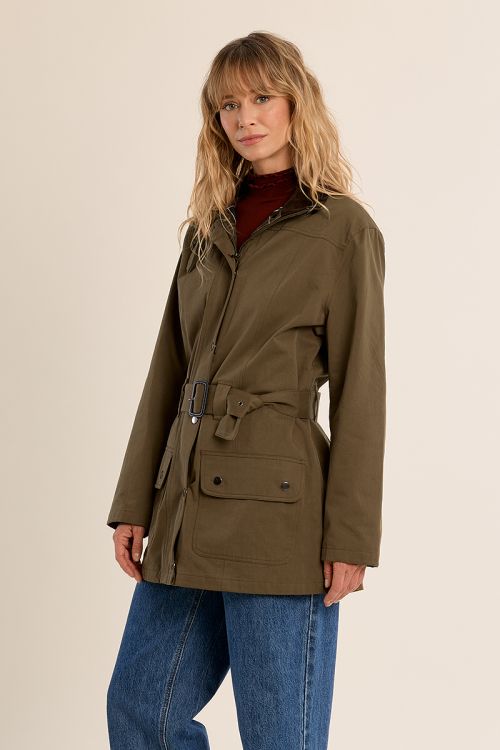 Parka con cuello solapa y cinturón