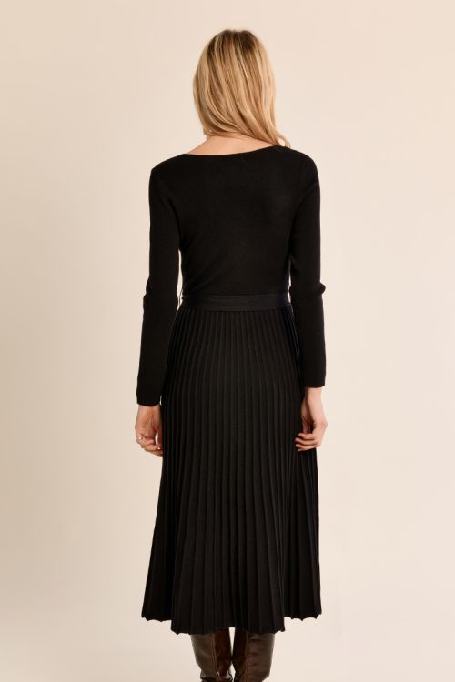 Vestido largo plisado con lazada