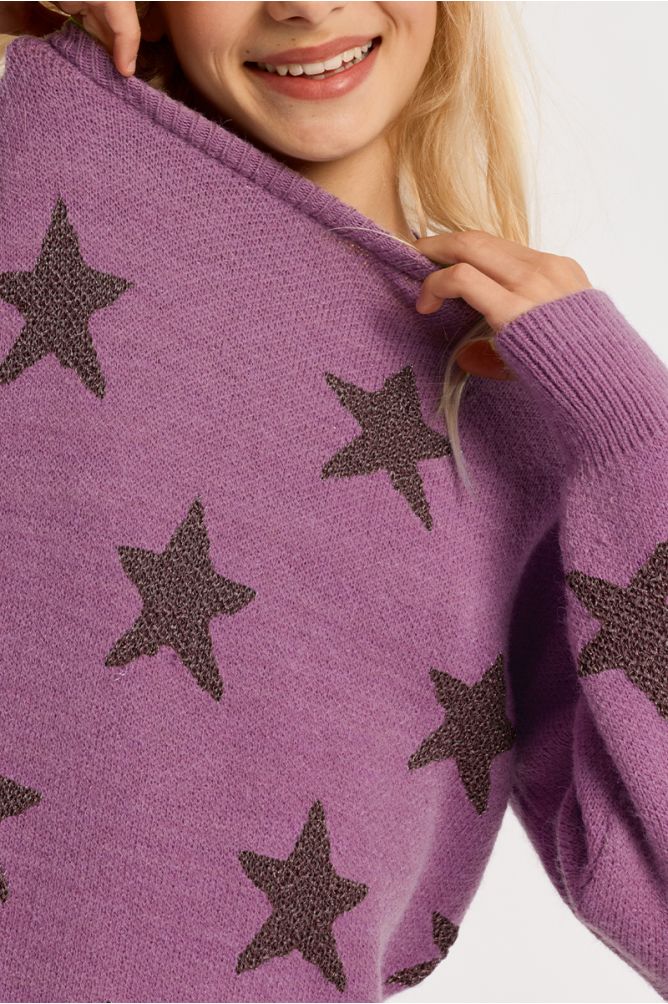 Knitted sweater with star patterns