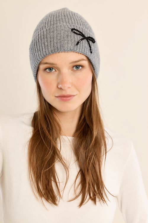 Berretto in maglia a costine con fiocco ricamato - Molly Bracken