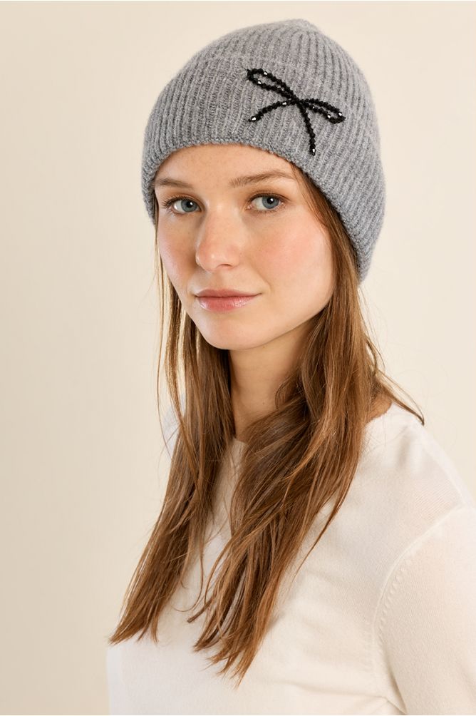 Ribbed knit hat, embroidered bow