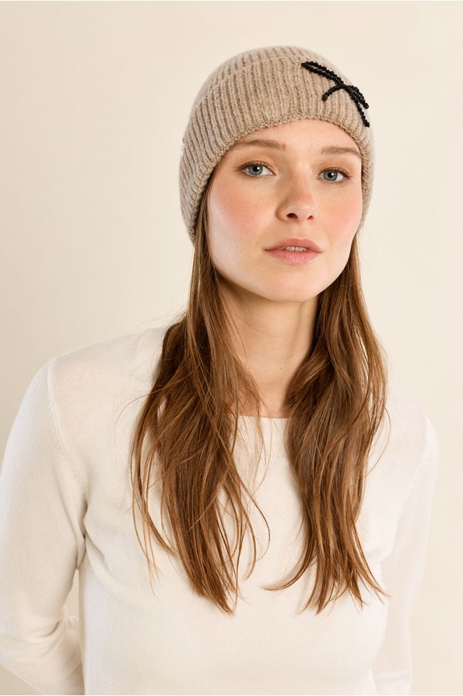Ribbed knit hat, embroidered bow