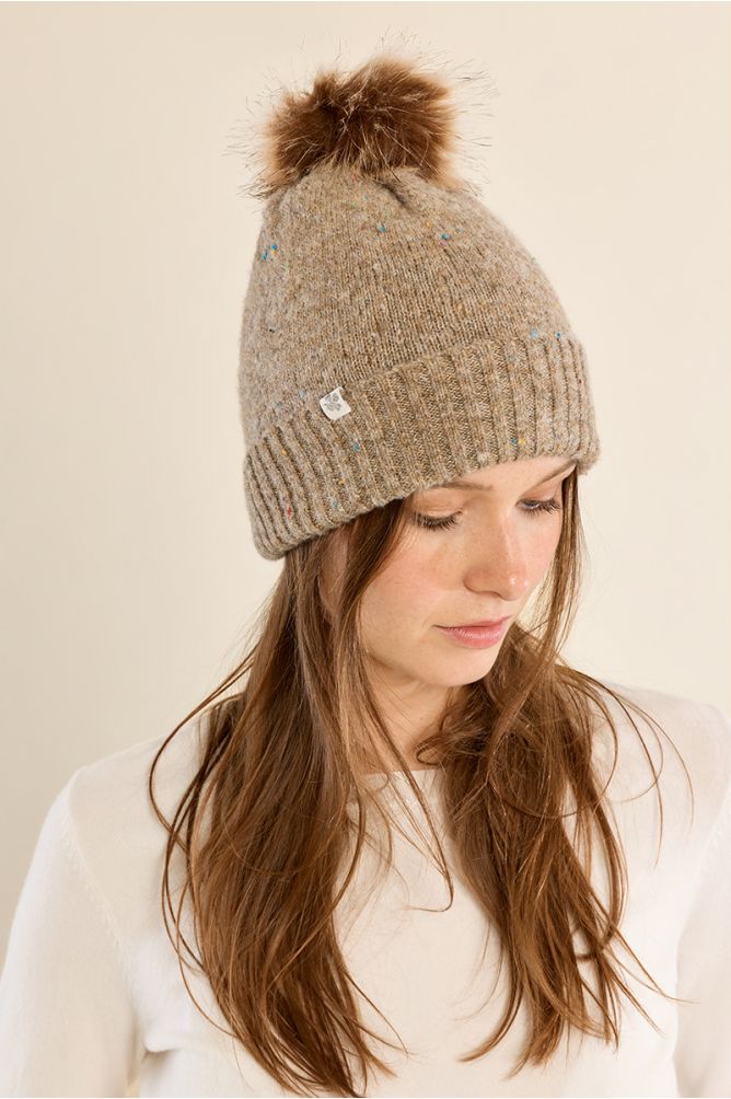 Bonnet en maille pailletée, à pompon