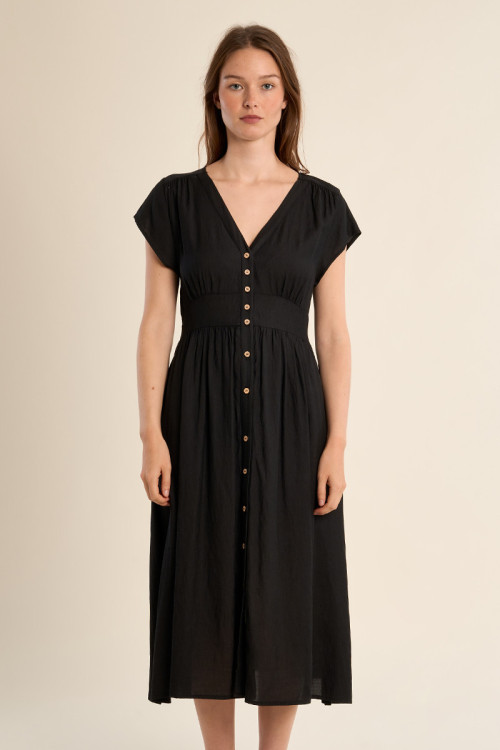 Vestido de manga corta, detalle pliegues.