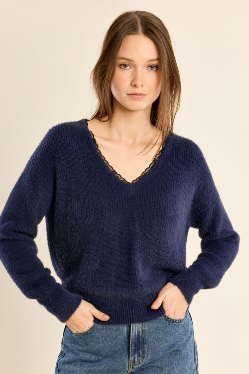 Pull en col V, à dentelle