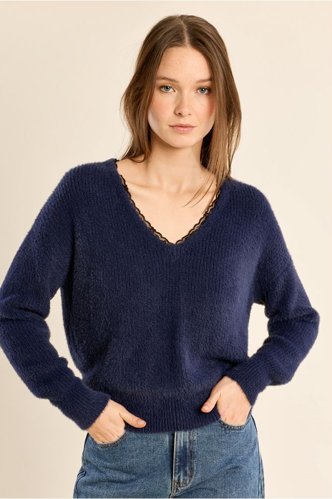 V-neck sweater, with lace