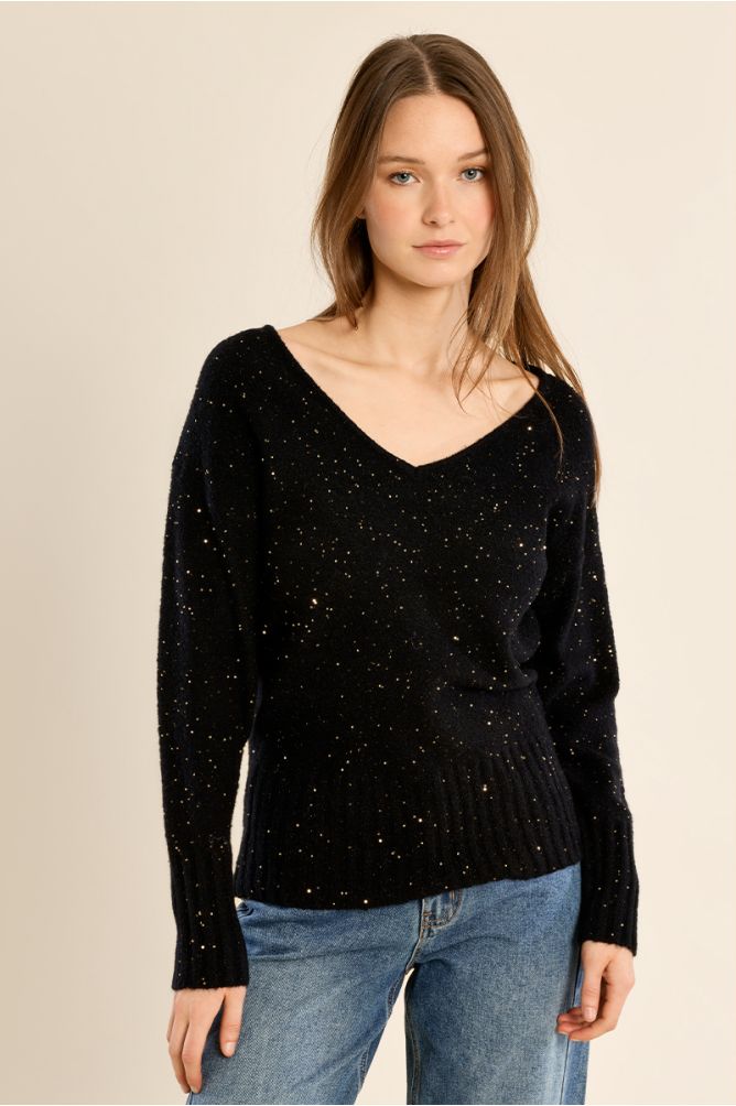 Pull fin, orné de sequins