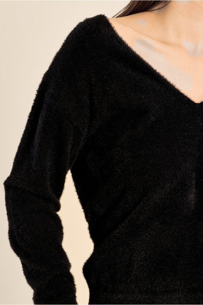 Fluffy sweater, V-neck