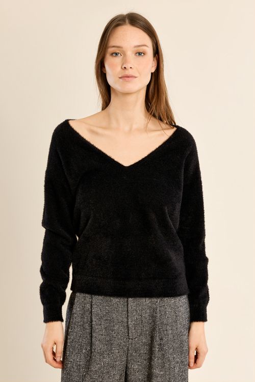 Fluffy sweater, V-neck