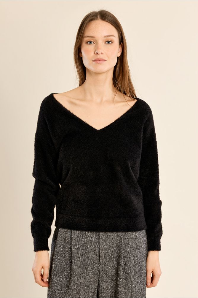 Fluffy sweater, V-neck