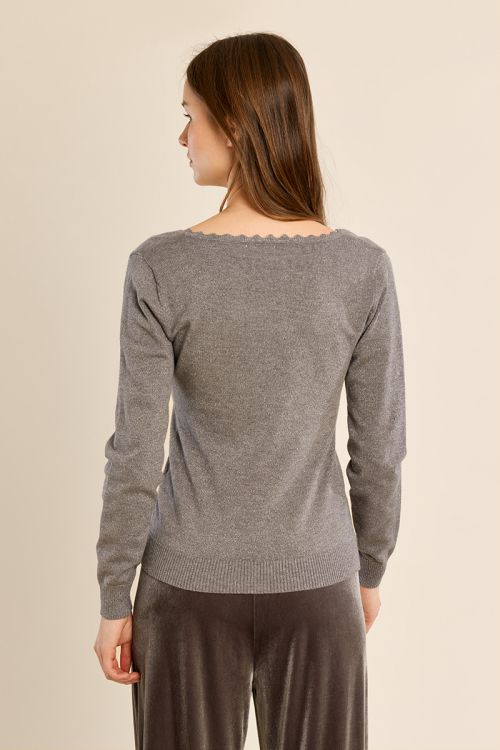 Pull ajusté, encolure carrée festonnée