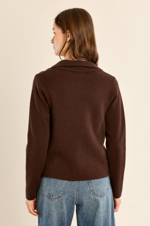 Chaqueta corta con cuello y solapa