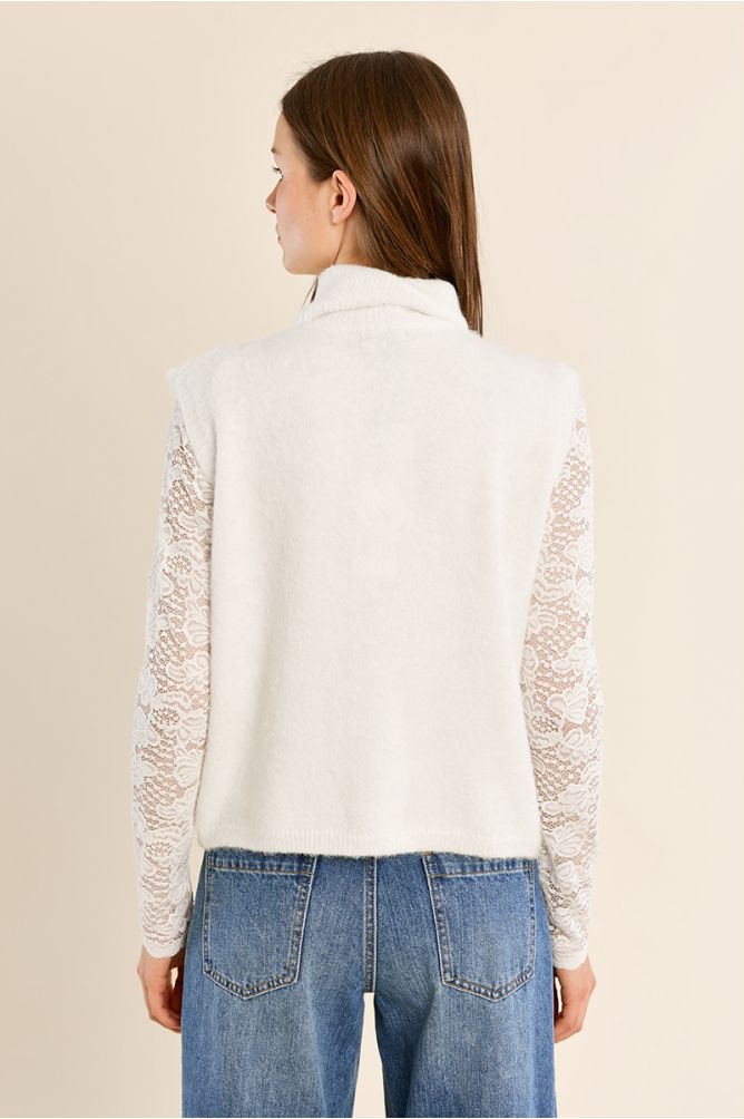 Sleeveless sweater, embroidered turtleneck