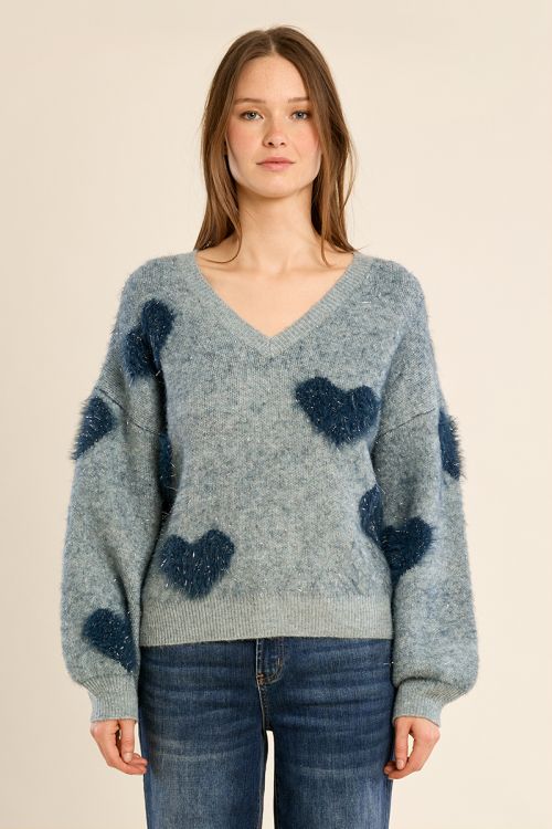 Pull duveteux aux cœurs irisés