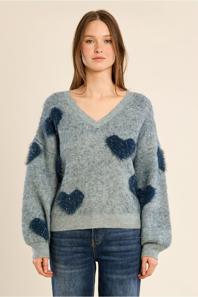 Pull duveteux aux cœurs irisés