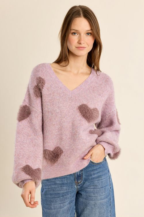 Pull duveteux aux cœurs irisés