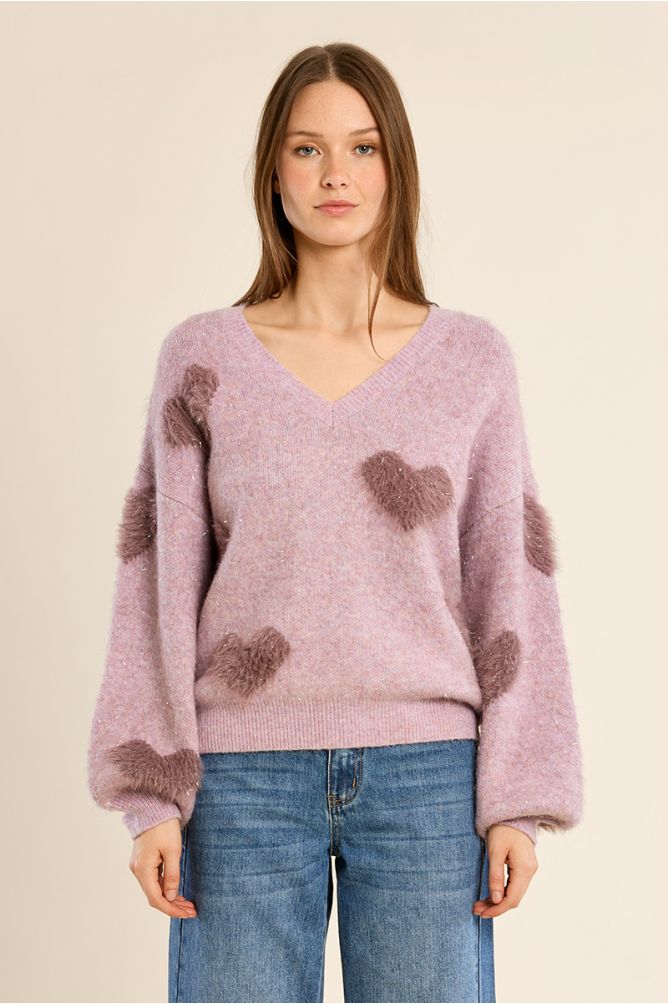 Pull duveteux aux cœurs irisés