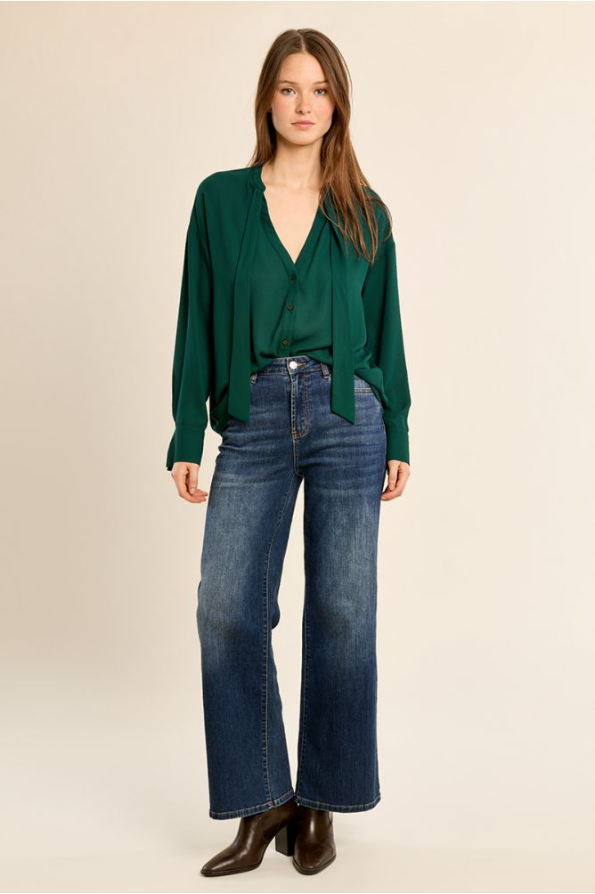 Fluid blouse with collar
