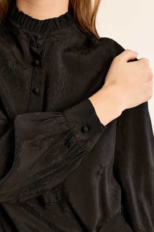 Blouse col montant froncé