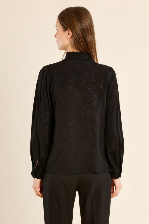 Blouse col montant froncé