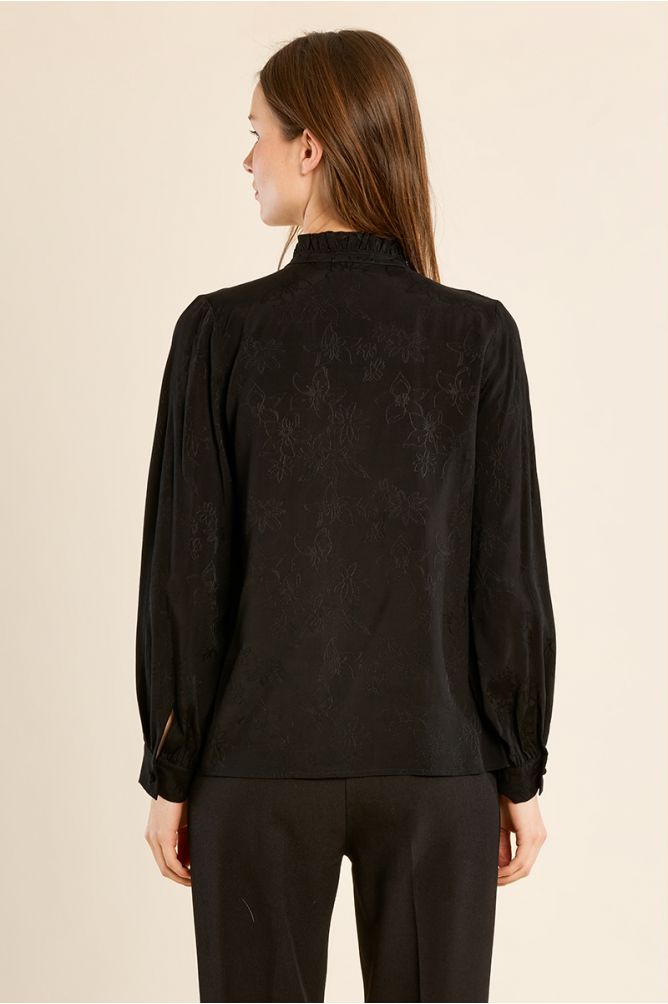 Blouse col montant froncé