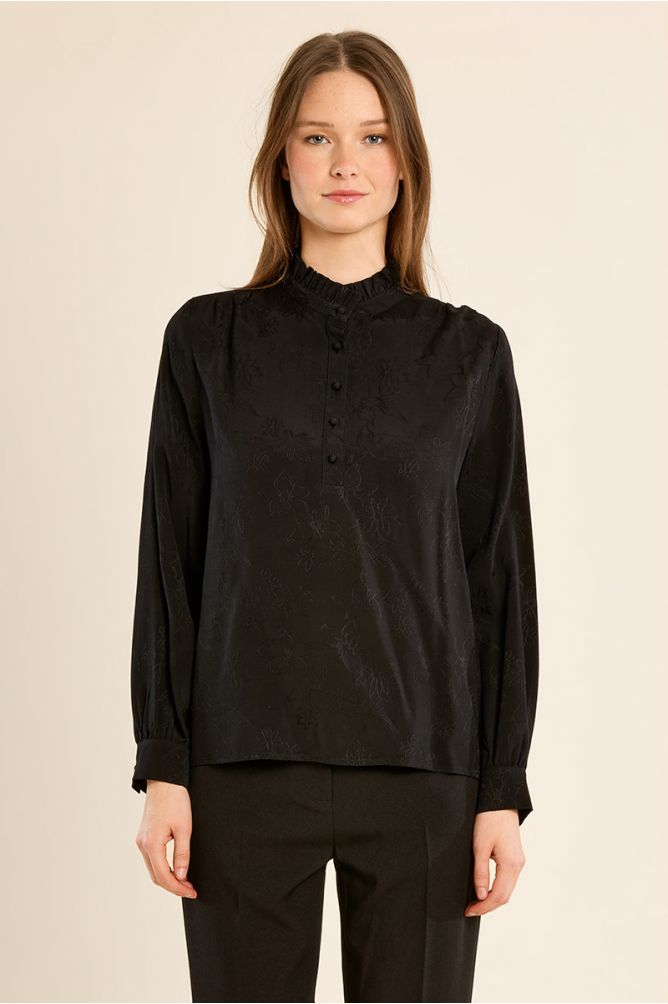 Blouse col montant froncé