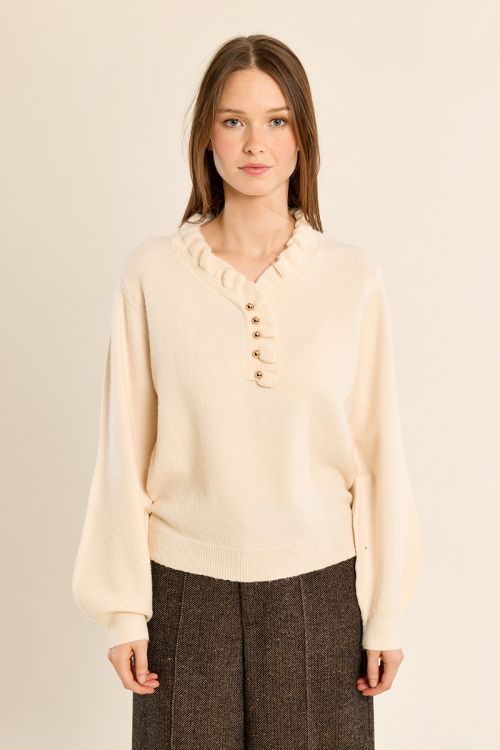 Pull en maille col volanté