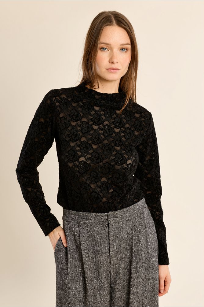 Top en dentelle semi-transparente