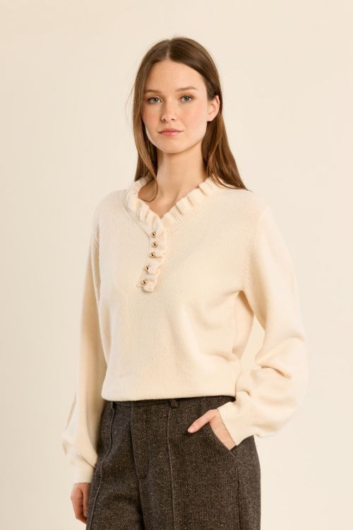 Pull en maille col volanté