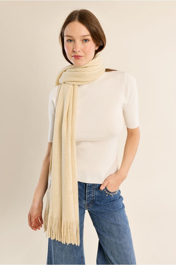 Plain scarf, fringed
