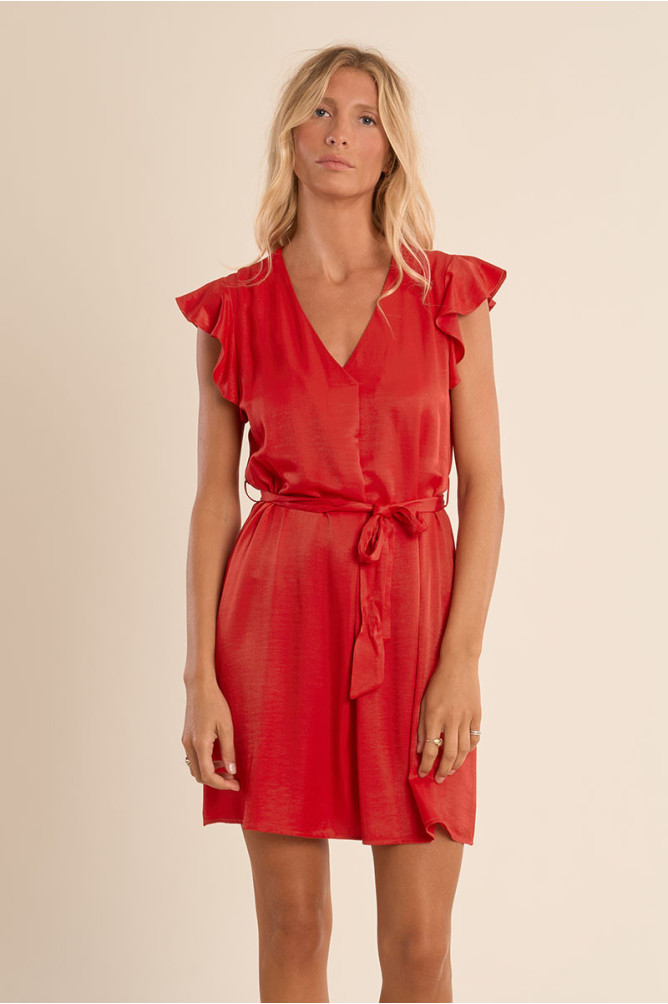 Short dress with a bow at the waist