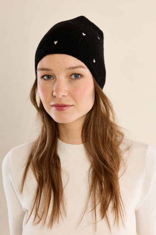 Bonnet en maille duveteuse, à cœurs