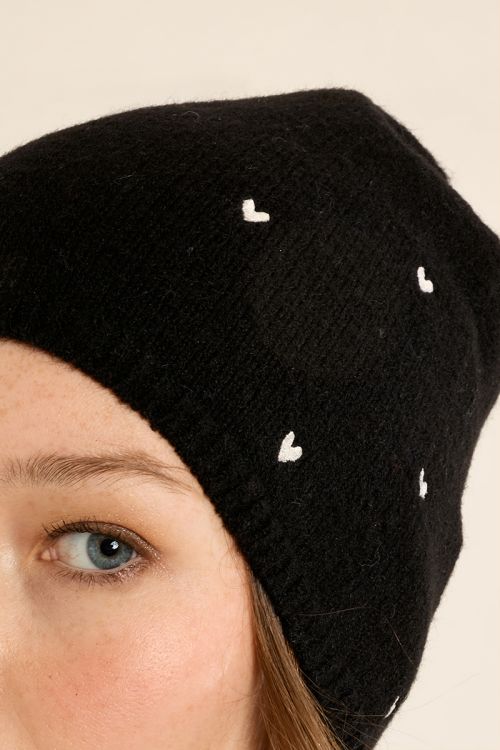 Bonnet en maille duveteuse, à cœurs