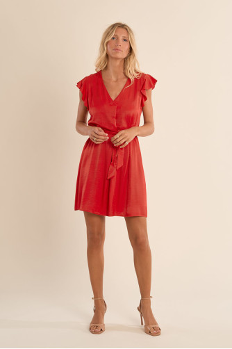 Short dress with a bow at the waist