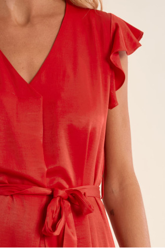 Short dress with a bow at the waist