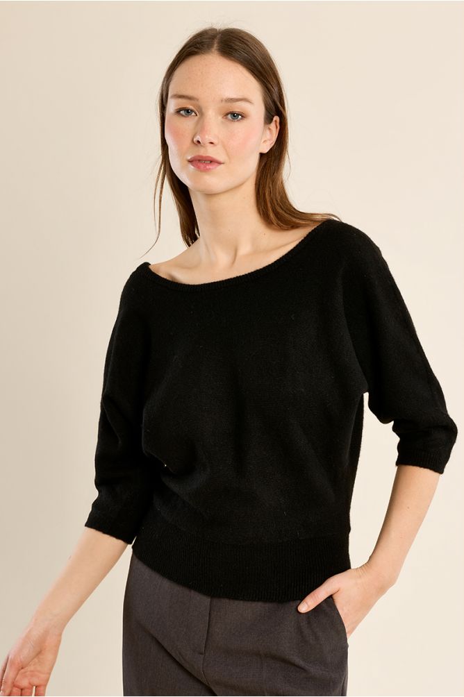 Sweater with three-quarter sleeves, open back