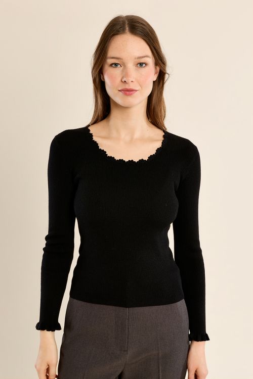 Pull en maille côtelée, col en dentelle