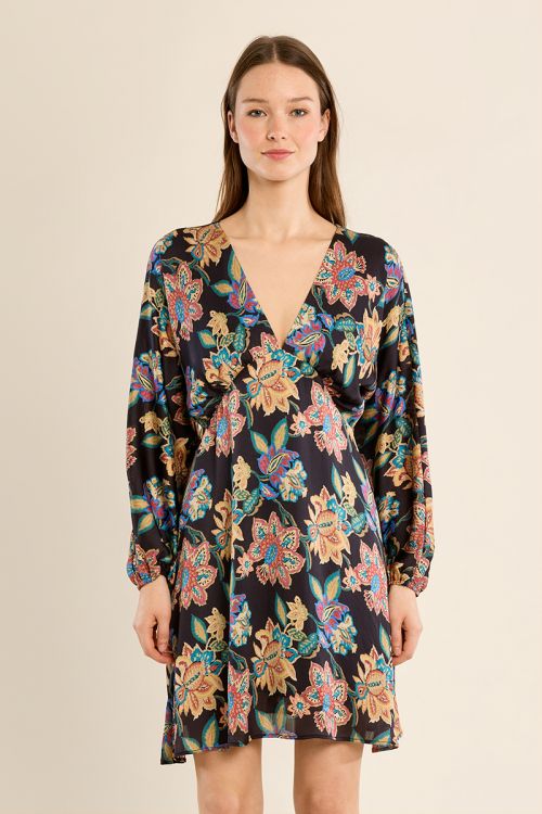 Vestido corto de manga larga con estampado