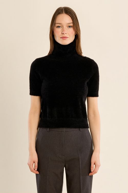 Fluffy, short sleeves sweater
