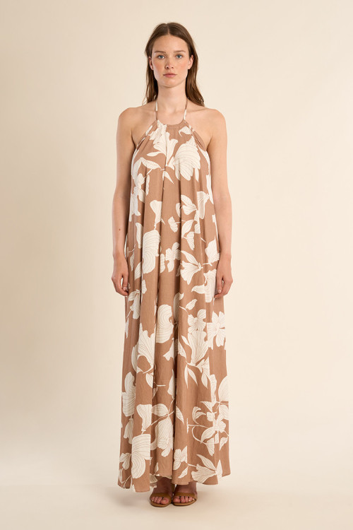 Vestido largo, halter, con estampado.