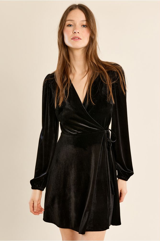 Vestido corto de manga larga aterciopelado
