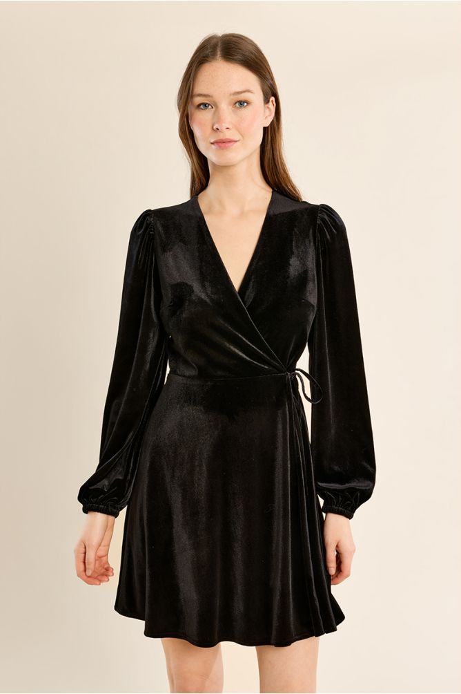 Vestido corto de manga larga aterciopelado