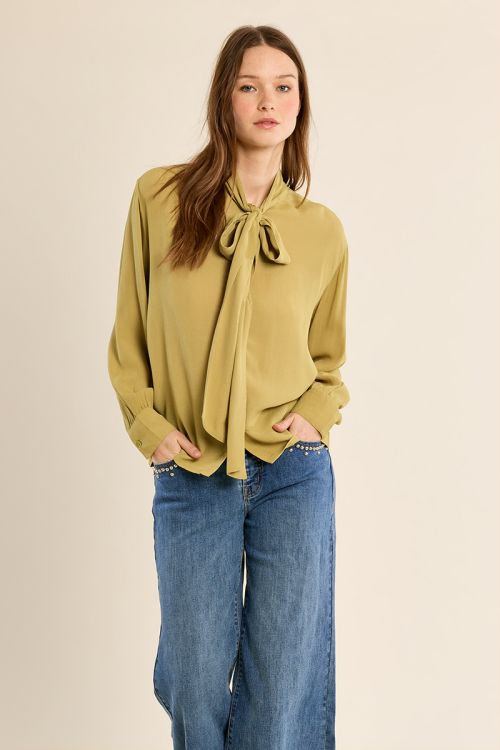 Blouse à col lavallière
