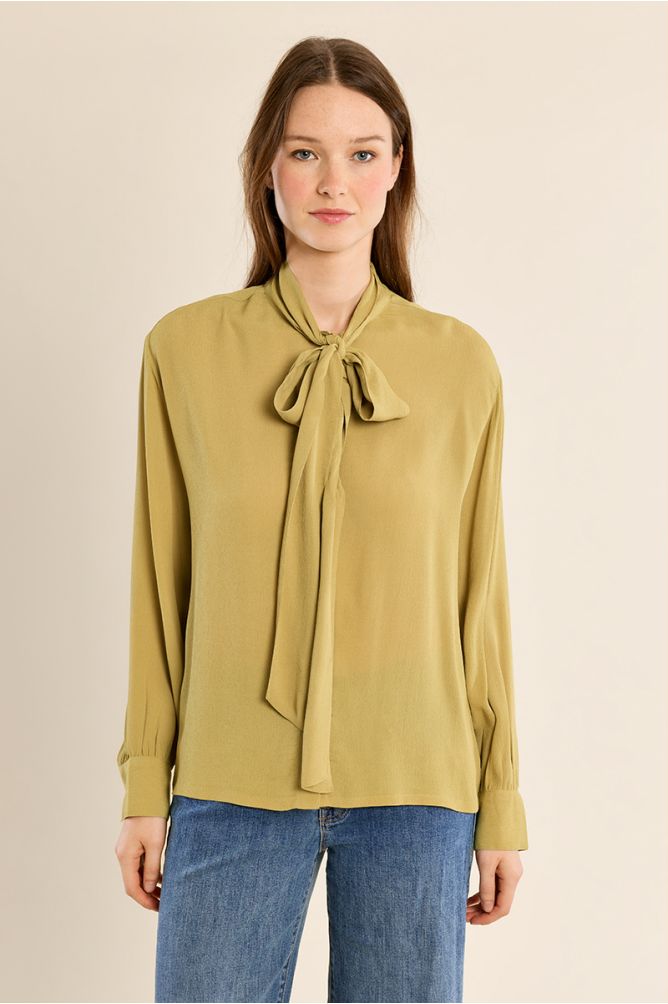 Blouse à col lavallière