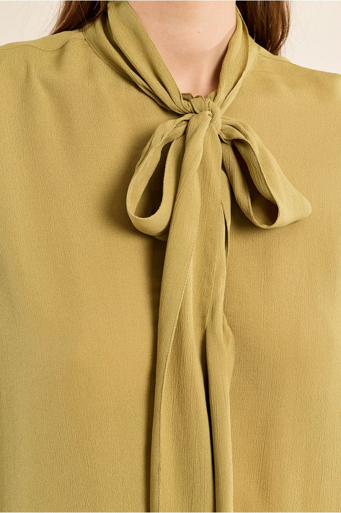 Blouse à col lavallière