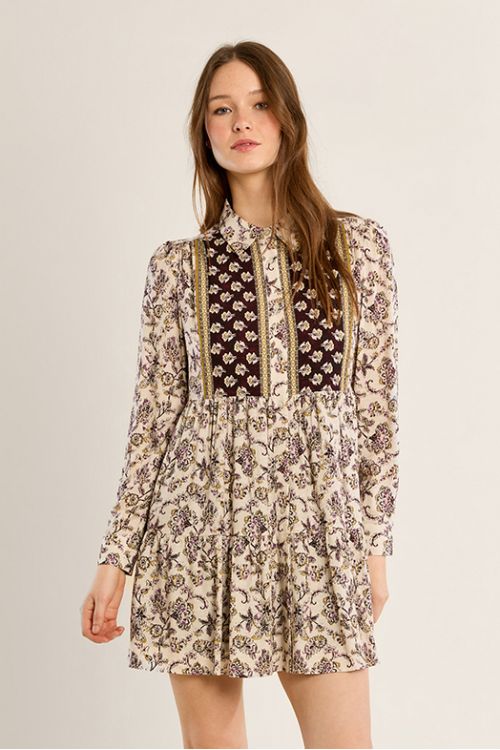 Vestido corto plisado con estampado